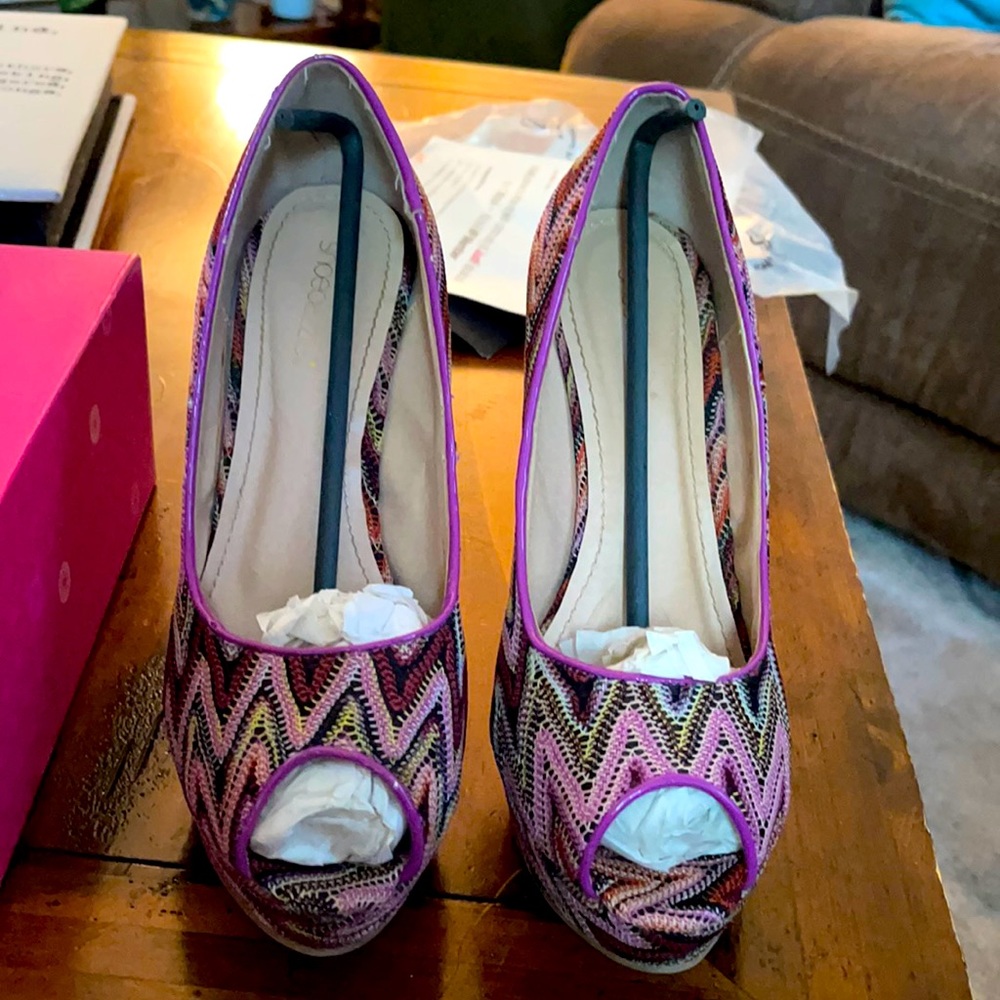 Size 9.5 Shoe Dazzle
